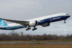 Unikátní Boeing 777X úspěšně přistál. Zkušební cesta velkého letounu trvala 4 hodiny