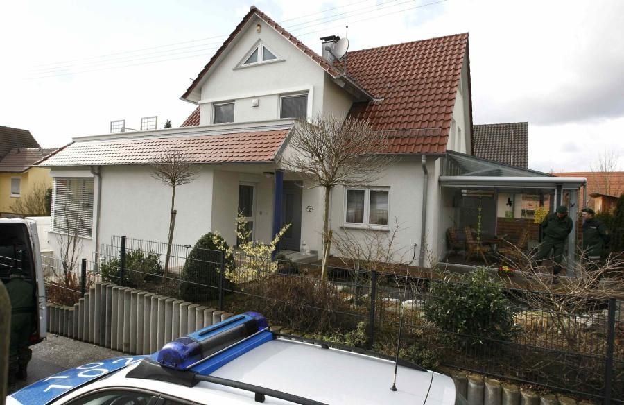 Dům, ve kterém bydlel 17tiletý střelec