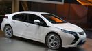 Plug-in hybrid Opel Ampera otestoval samotný šéf Opelu, který s ním do Ženevy přijel z Německa.