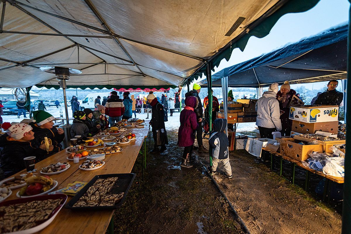 Lucie Mojžíšová: Předvánoční čas v Hruškách poničených tornádem