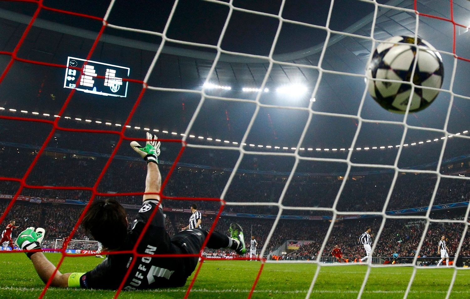 Fotbal, Liga mistrů, Bayern - Juventus: Gianluigi Buffon inkasuje první gól