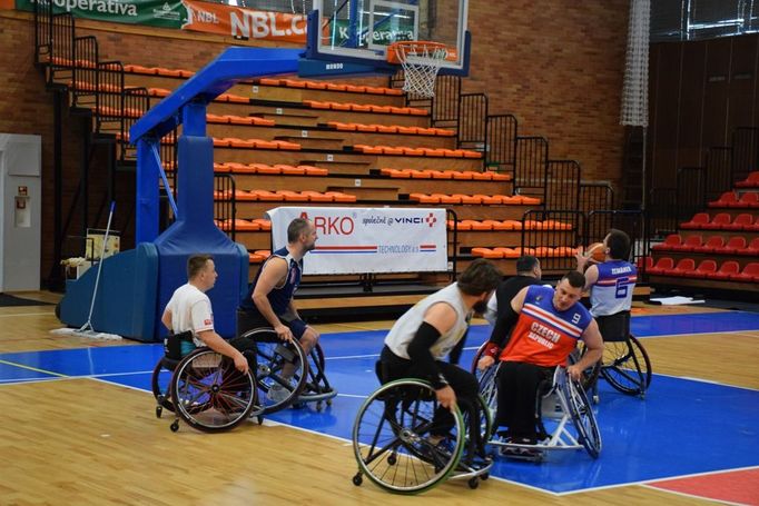 Trenér Jaroslav Menc si zvyká na novou roli reprezentačního trenéra. Do hry chce zapojit i nováčky v týmu.