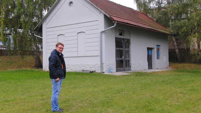Architekt Kamil Mrva a jeho zachráněný objekt č. 107 v Kopřivnici.