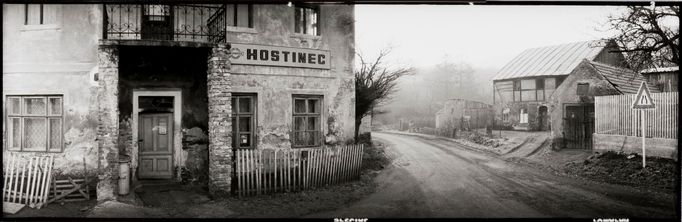 Ivan Lutterer: Rašovice, duben 1988, Uměleckoprůmyslové museum v Praze.