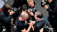 Demonstrace se zúčastnili i někteří opoziční politici. Jedním z nich byl stínový ministr financí Ed Balls (na snímku vpravo).