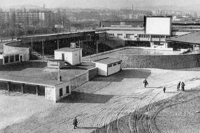 Archivní historie zimního stadionu Za Lužánkami.