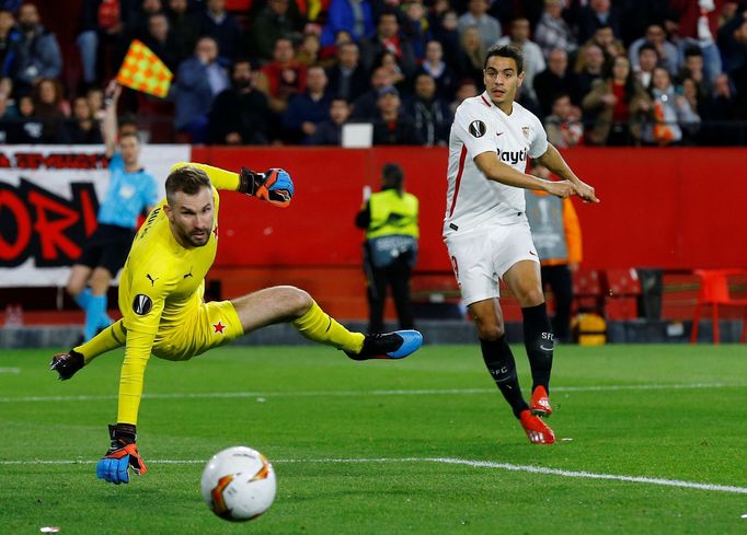 fotbal, Evropská liga 2018/2019, FC Sevilla - Slavia Praha, Ondřej Kolář a Wissam Ben Yedder