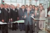 Září 1996, Václav Havel stříhá slavnostní pásku a zahajuje sériovou výrobu Škody Octavia.