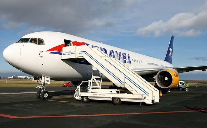 Boeing 767 - 300 ER na Letišti Praha. Kromě přímých letů z Prahy bude od 6. prosince 2008 létat do exotických destinací mj. také z Kodaně, Brna či Ostravy.