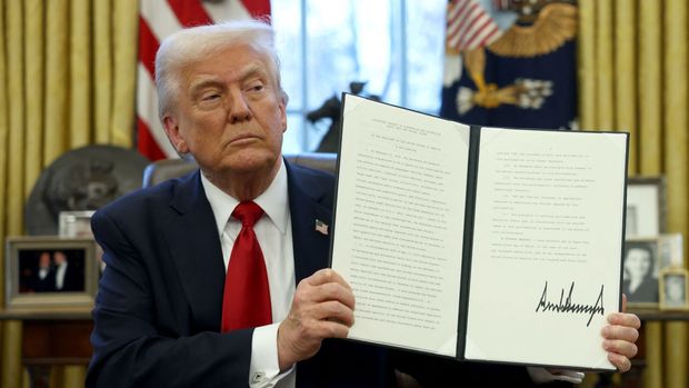 Trump oznámil uvalení 25procentního cla na dovoz veškerých automobilů do USA