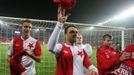 Fotbalisté pražské Slavie Milan Škoda (vlevo) a Lukáš Jarolím děkují fanouškům v utkání 9. kola Gambrinus ligy 2012/13 se Spartou.