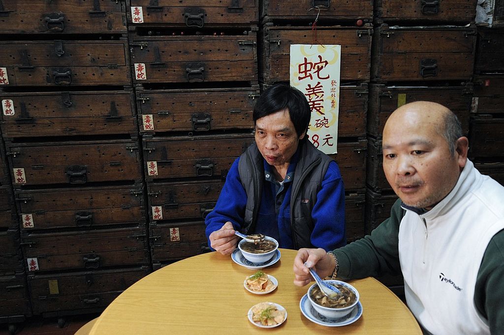 Fotogalerie: V Hongkongu mají rádi hady. Nejlépe na talíři.