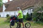 "Koloběžkou jsem zrušil doktory." Děda na kolobrndě ujel po Evropě tisíce kilometrů