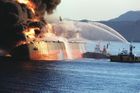 Výrazným faktorem této války bylo bombardování tankerů. Obě země si chtěly navzájem poškodit produkci a vývoz ropy, která byla a je pro obě hlavním zdrojem příjmů. Iráčané útočili raketami Exocet, určenými k zasahování cílů na moři. Jen v roce 1986 zničil Irák 69 íránských lodí a Írán 41 iráckých.