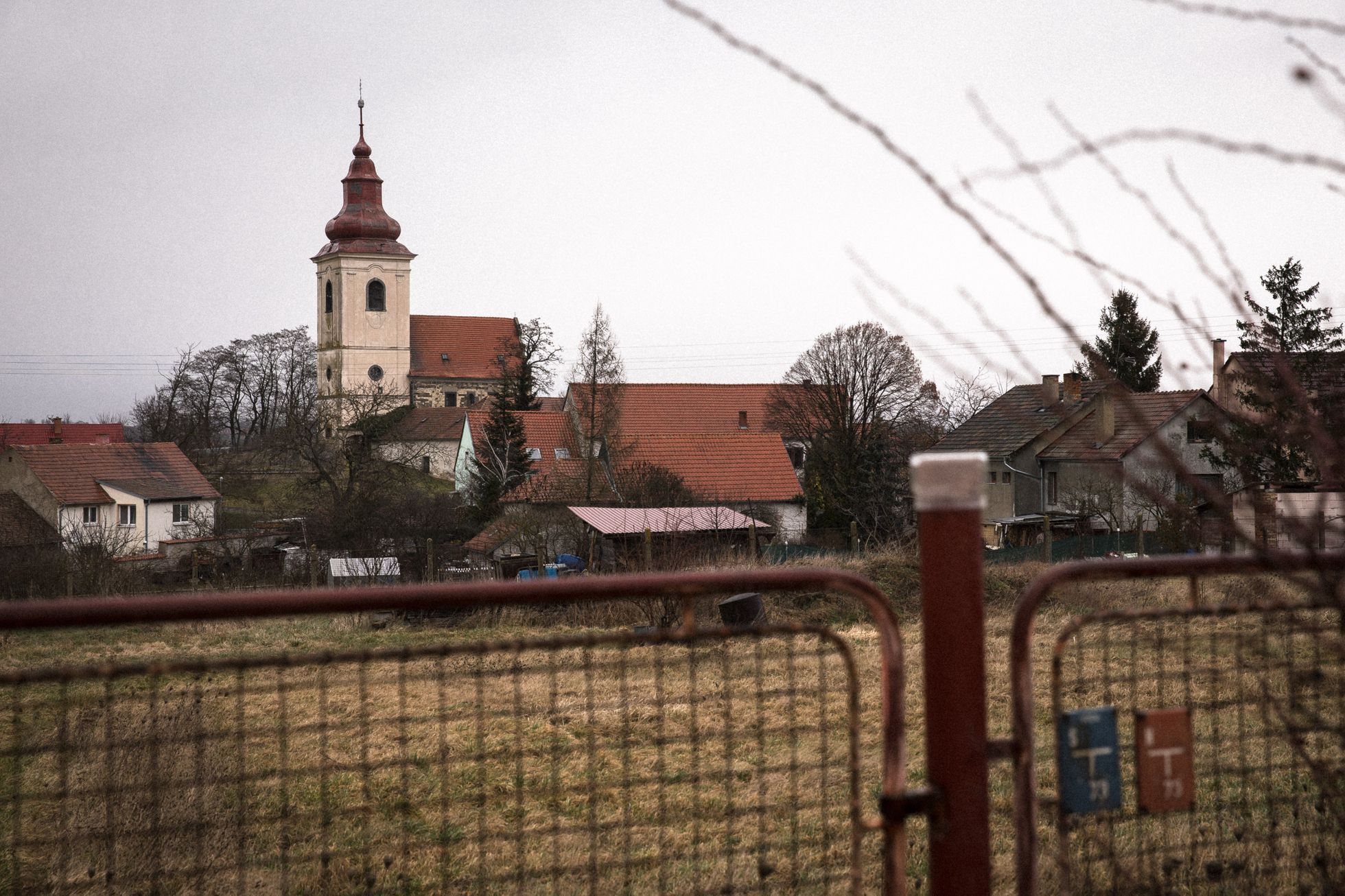 Obce u rodiště Petra Pavla, kde volili rozdílně - Kostomlaty pod Řípem a Ctiněves