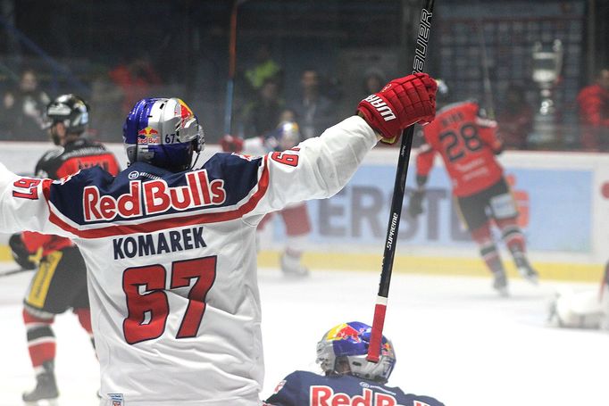 Znojemští hokejisté nedokázali využít podpory vyprodané arény a prohráli doma se Salcburkem 2:6.