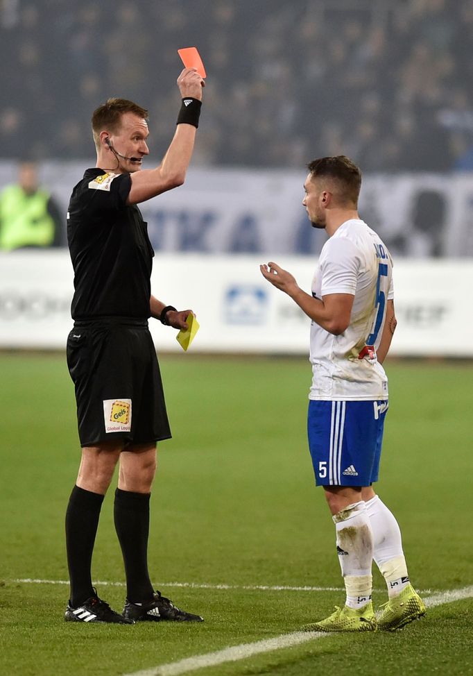 Adam Jánoš vidí červenou kartu. Baník Ostrava - SFC Opava, 18. kolo Fortuna:ligy