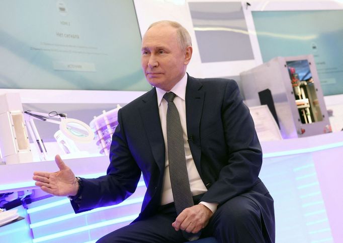 Ruský prezident Vladimir Putin během rozhovoru ve státní ruské televizi