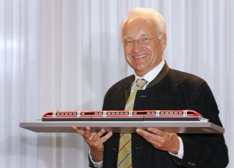 Stoiber s modelem Transrapidu