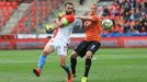 Josef Hušbauer a David Limberský v zápase nadstavby Slavia - Plzeň