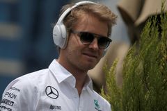 Rosberg vyhrál po trénincích v Německu i kvalifikaci, druhý skončil jeho týmový kolega Hamilton
