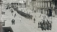 Pochod účastníků zájezdu Sokola, Užhorod, rok 1921.