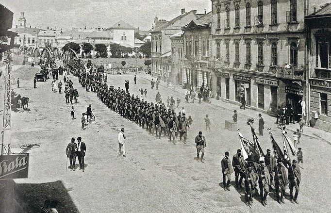 Pochod účastníků zájezdu Sokola, Užhorod, rok 1921