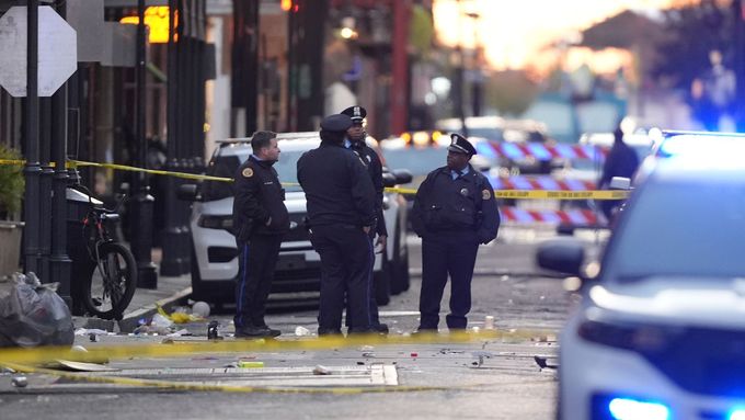 V americkém New Orleans najel řidič autem do lidí, kteří slavili příchod nového roku.