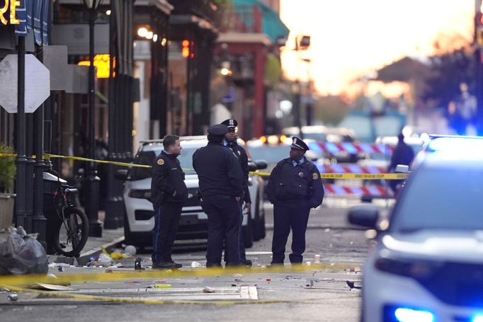 V americkém New Orleans najel řidič autem do lidí, kteří slavili příchod nového roku.