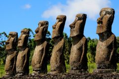 Záhada rozluštěna. Vědci zjistili, proč na Velikonočním ostrově stojí slavné sochy