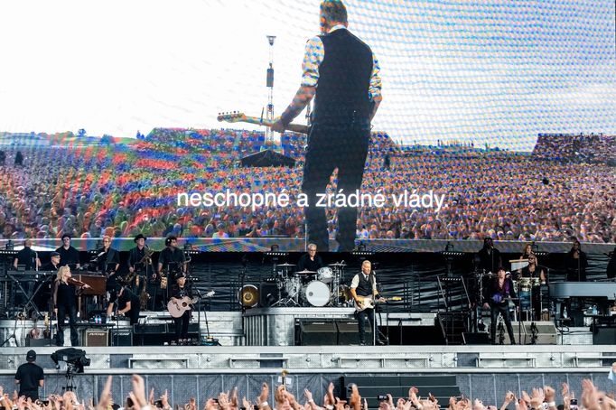 Americký rockový písničkář Bruce Springsteen vystoupil v neděli 15. května v pražských Letňanech.