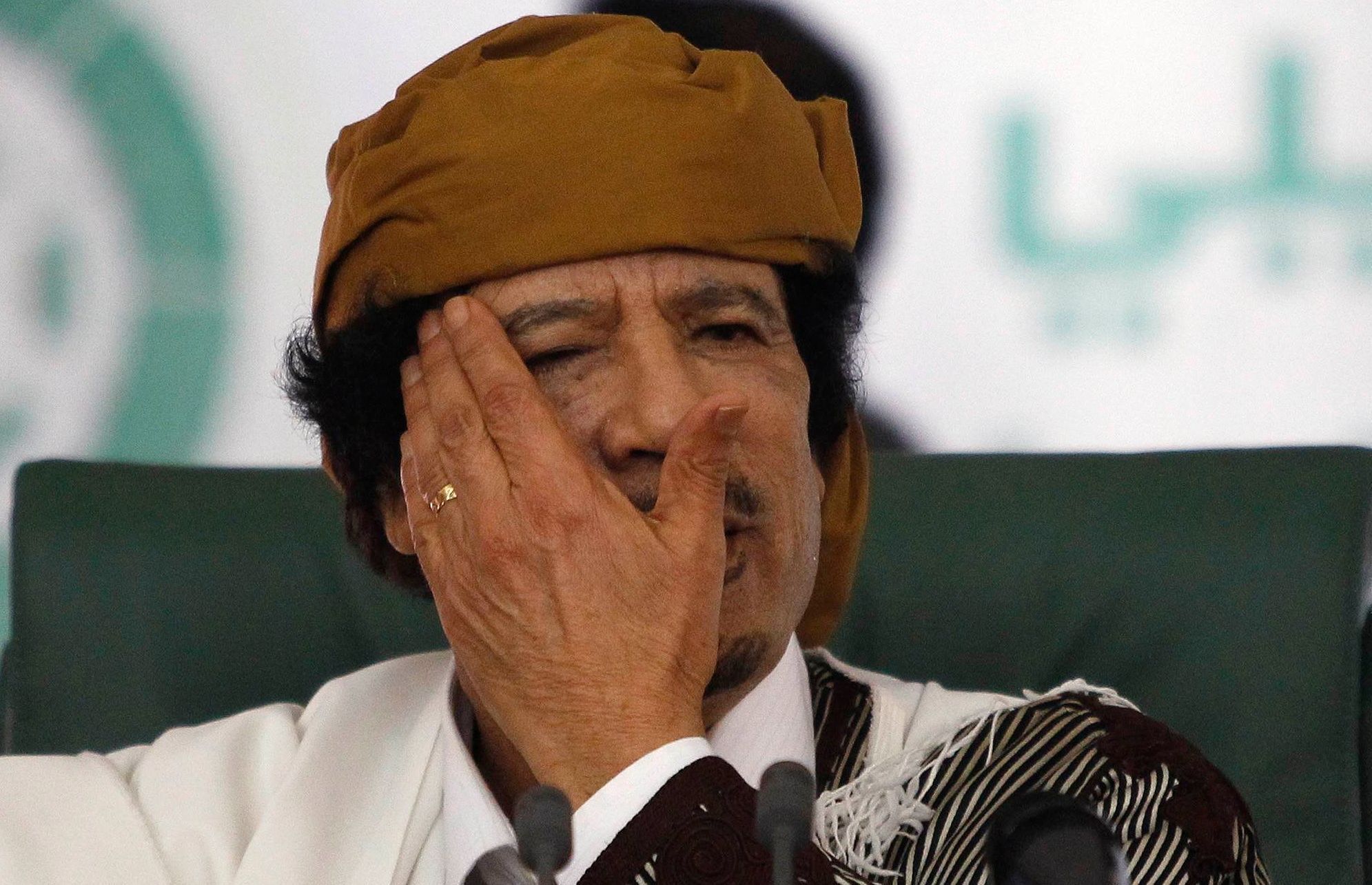 Muammar Kaddáfí při projevu k sympatizantům