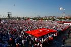 Největší protest proti Erdoganovi za poslední roky. V Istanbulu se shromáždily desetitisíce lidí