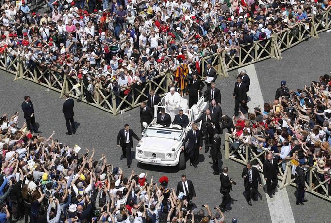 Pope Francis (C) waves from the Popemobile at the end of a canonization mass in Saint Peter's Square at the Vatican May 12, 2013. The Pope led a mass on Sunday for candidates for sainthood Antonio Primaldo, Mother Laura Montoya and Maria Guadalupe Garcia Zavala.