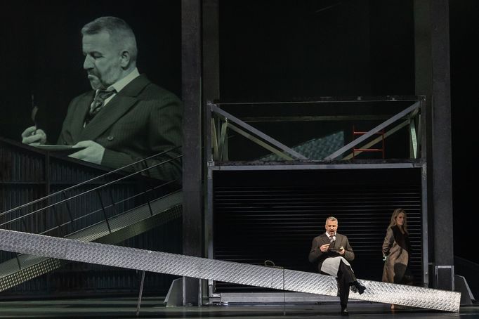 František Zahradníček jako Boris Izmajlov a Alžběta Poláčková v roli Katěriny Izmajlovy.