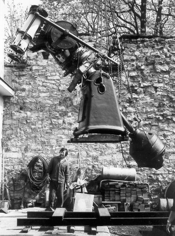 Fotogalerie / Štefánikova hvězdárna / Tak vypadalo demontování největšího dalekohledu Štefánikovy hvězdárny / 6. 4. 2022 / Praha