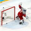 OH 2022, Peking, hokej, Česko - Dánsko, Šimon Hrubec inkasuje gól