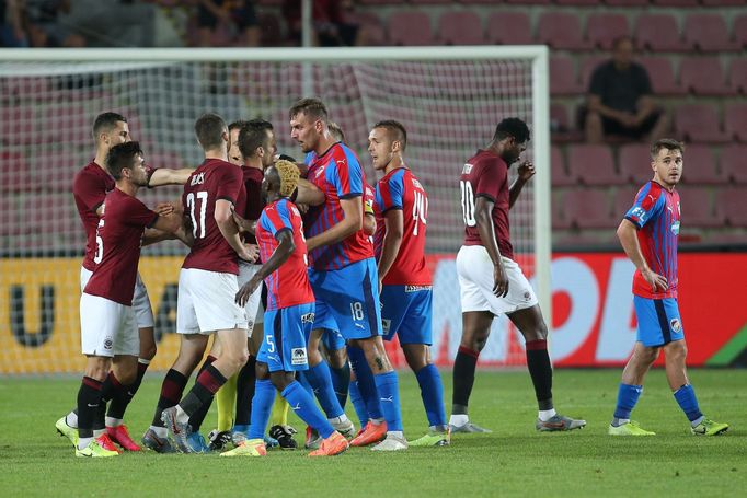 Skrumáž v semifinále MOL Cupu Sparta - Plzeň