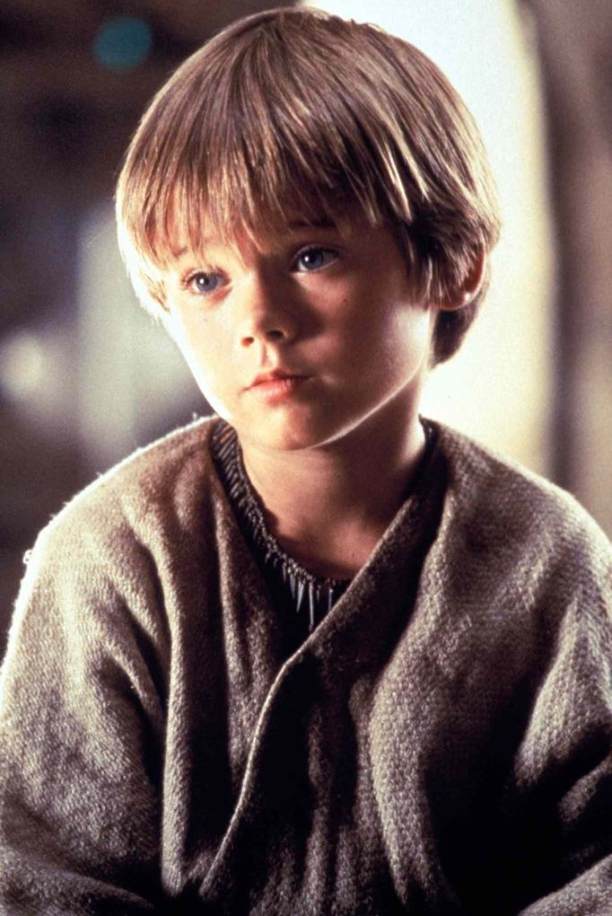 Jake Lloyd jako Anakin Skywalker.