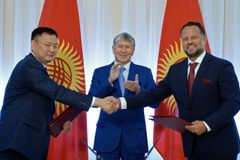 Nikdo o nich neslyšel, varovali kyrgyzští diplomaté před firmou, kterou doporučoval Mynář