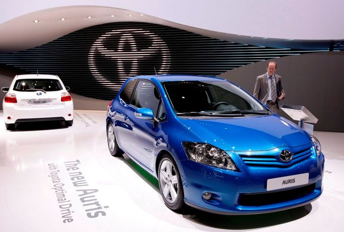 Toyota představila nový Auris krom běžné verze (na snímku) i v plně hybridním vydání.