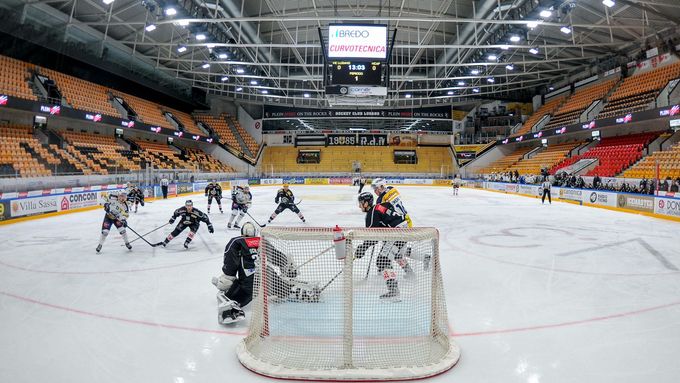 Ve Švýcarsku se momentálně hraje hokejová liga bez diváků. Pro mistrovství světa to však podle šéfa IIHF Reného Fasela nepřichází do úvahy