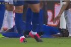 Francouzský fotbalista opět vyděsil spoluhráče, na hřišti zkolaboval. Už poněkolikáté