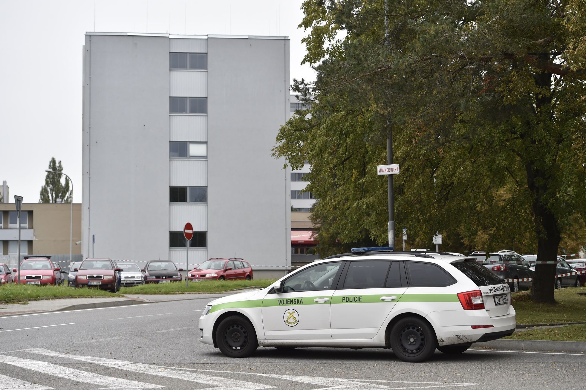V budově vojenské ubytovny Jugo ve Vyškově došlo 19. září dopoledne k výbuchu, jeden člověk zemřel a jeden se zranil.