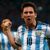 Lionel Messi slaví branku v zápase s Bosnou