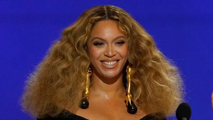 Beyoncé na loňském udílení Grammy.