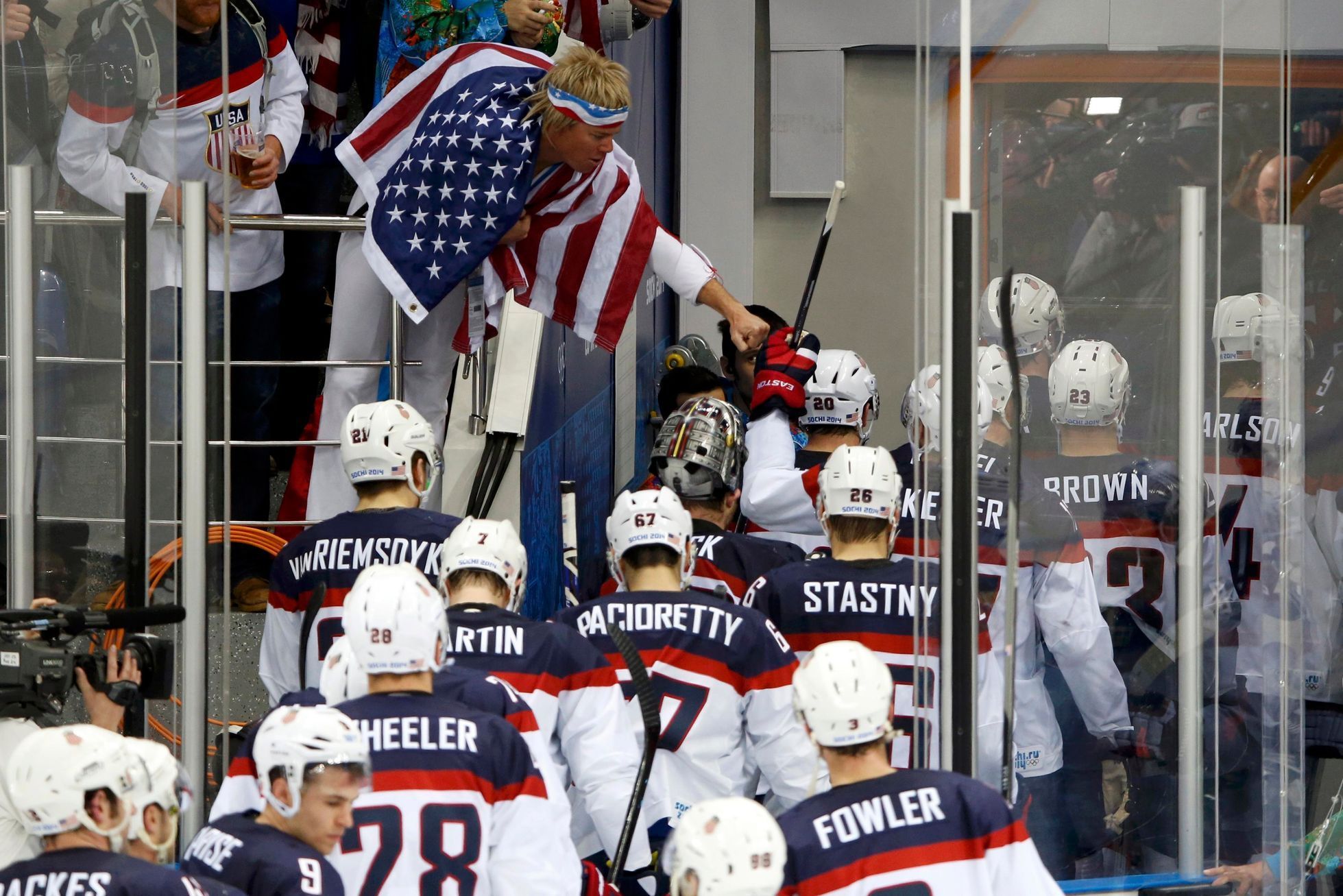 Česko - USA: Američané odcházejí do šatny slavit vítězství