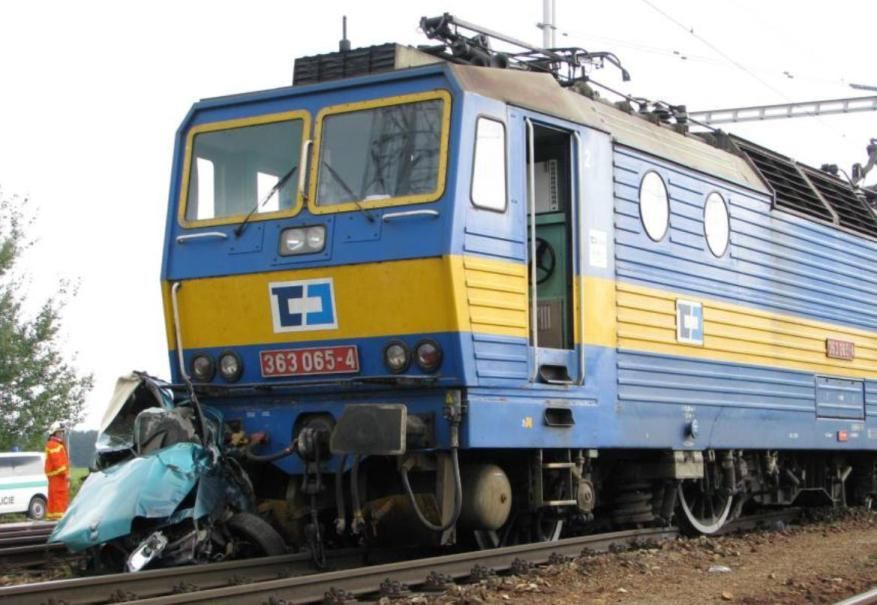 Na jihu Čech vjel řidič pod vlak, náraz nepřežil