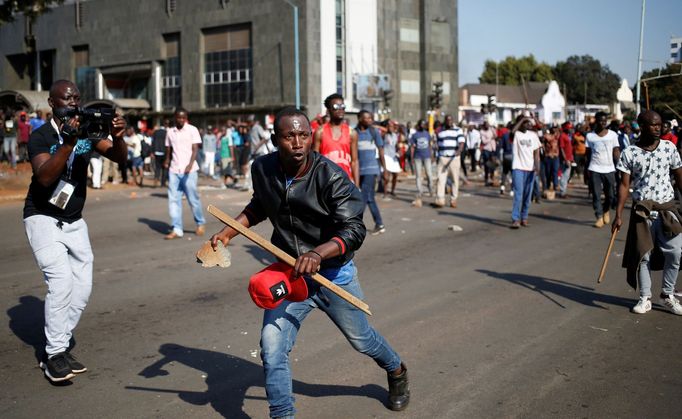 Povolební protesty v Harare v Zimbabwe. 1. 8. 2018