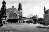 Takto vypadal vstup na nádraží Františka Josefa po jeho dokončení v roce 1909.